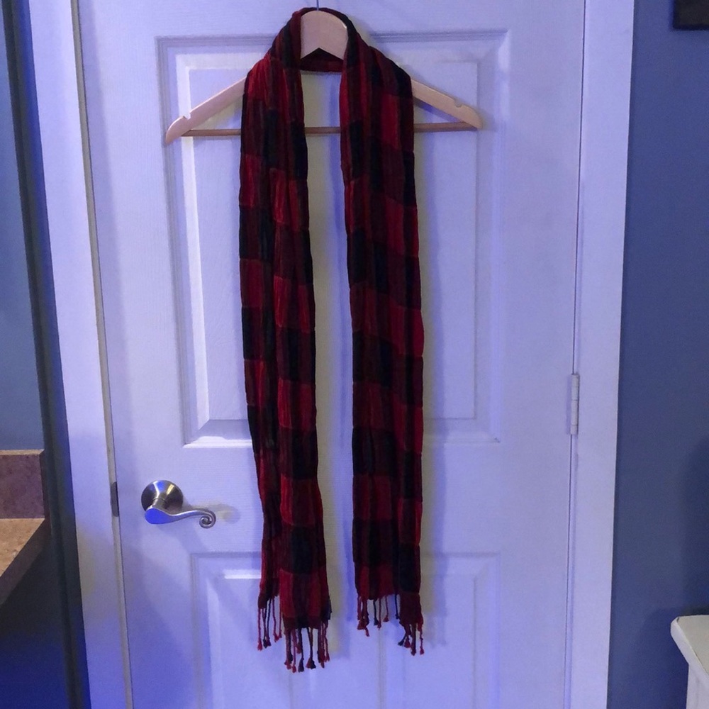 Red and black scarf